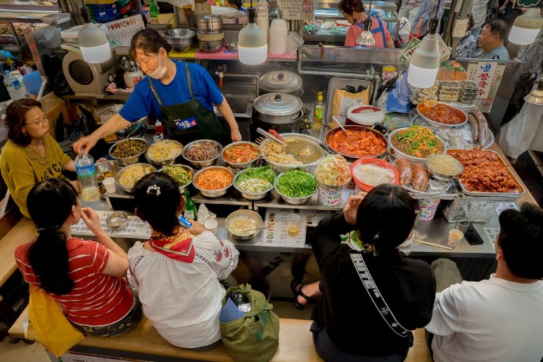 Gwangjang Market: Seoul's Culinary Gem