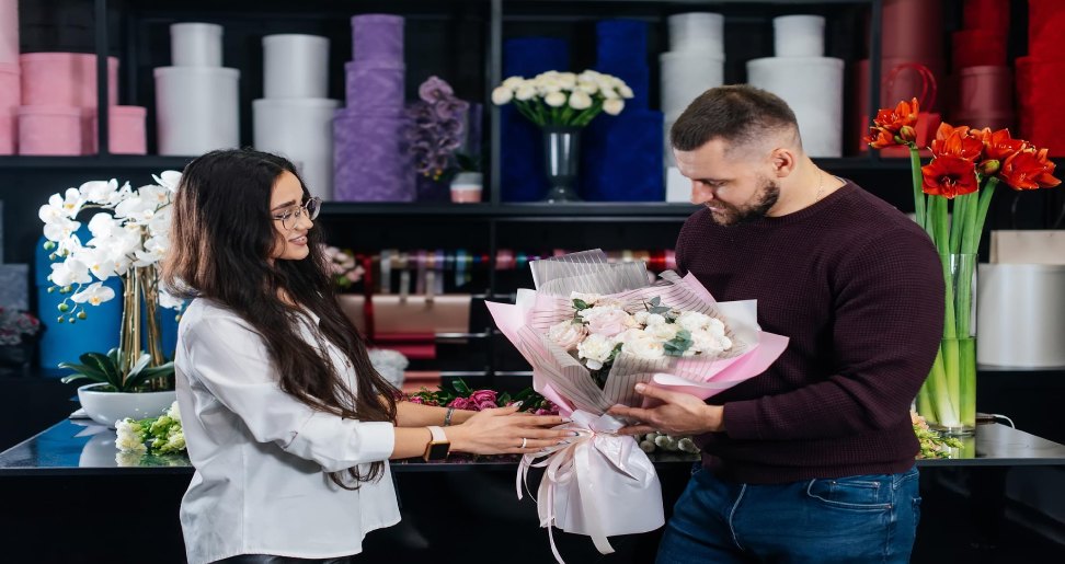 Top Occasions For Which You Can Gift Flowers And Chocolates