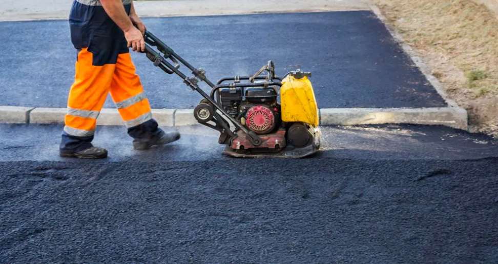 The Benefits of Hiring Experts for Asphalt Paving